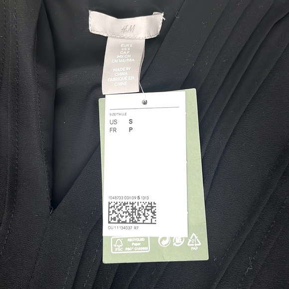 Black Dress - Picture 4 of 4